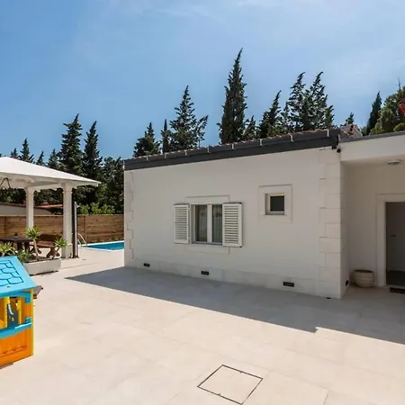 Bila Vila - Where Life Meets Luxury & Nature * سبليت
