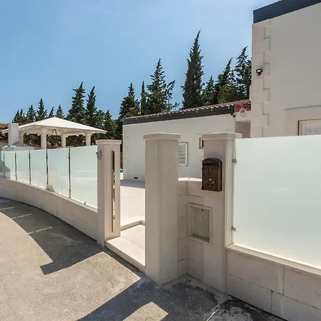 Bila Vila - Where Life Meets Luxury & Nature سبليت